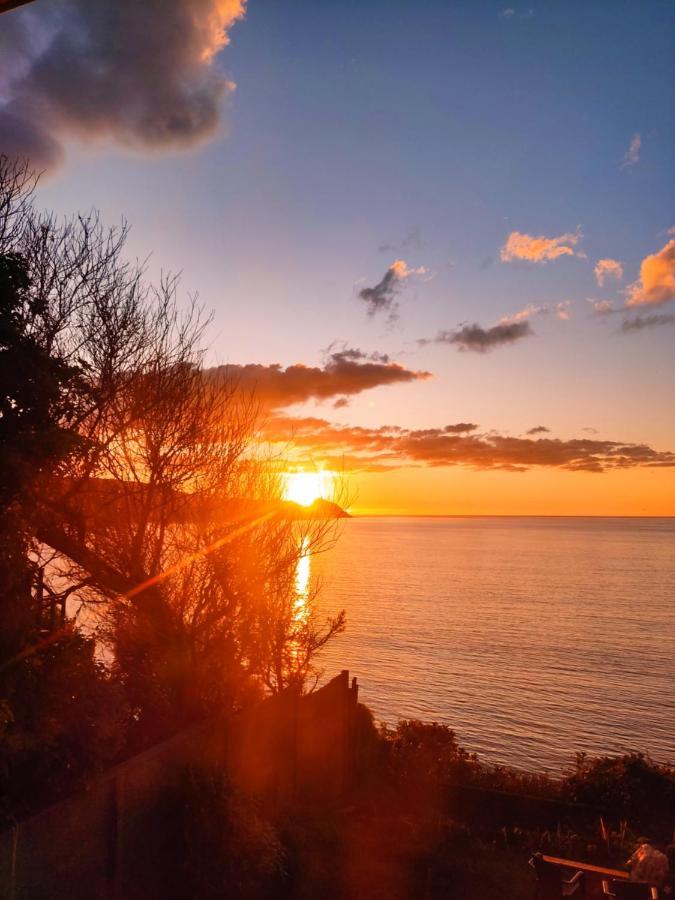 Buena Vida Amplia Con Bano En Y Vista Al Mar *